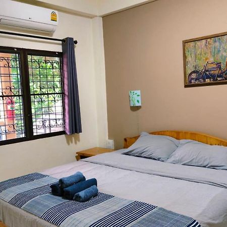 The Shire Guesthouse Чиангмай Екстериор снимка