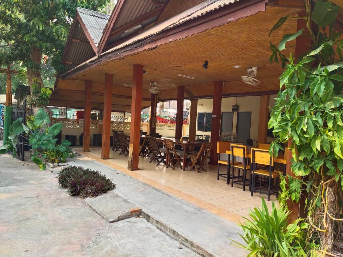 The Shire Guesthouse Чиангмай Екстериор снимка