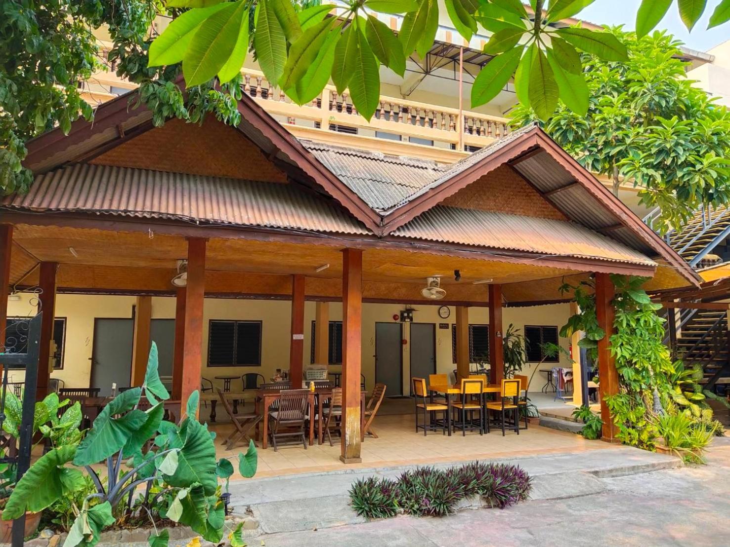 The Shire Guesthouse Чиангмай Екстериор снимка